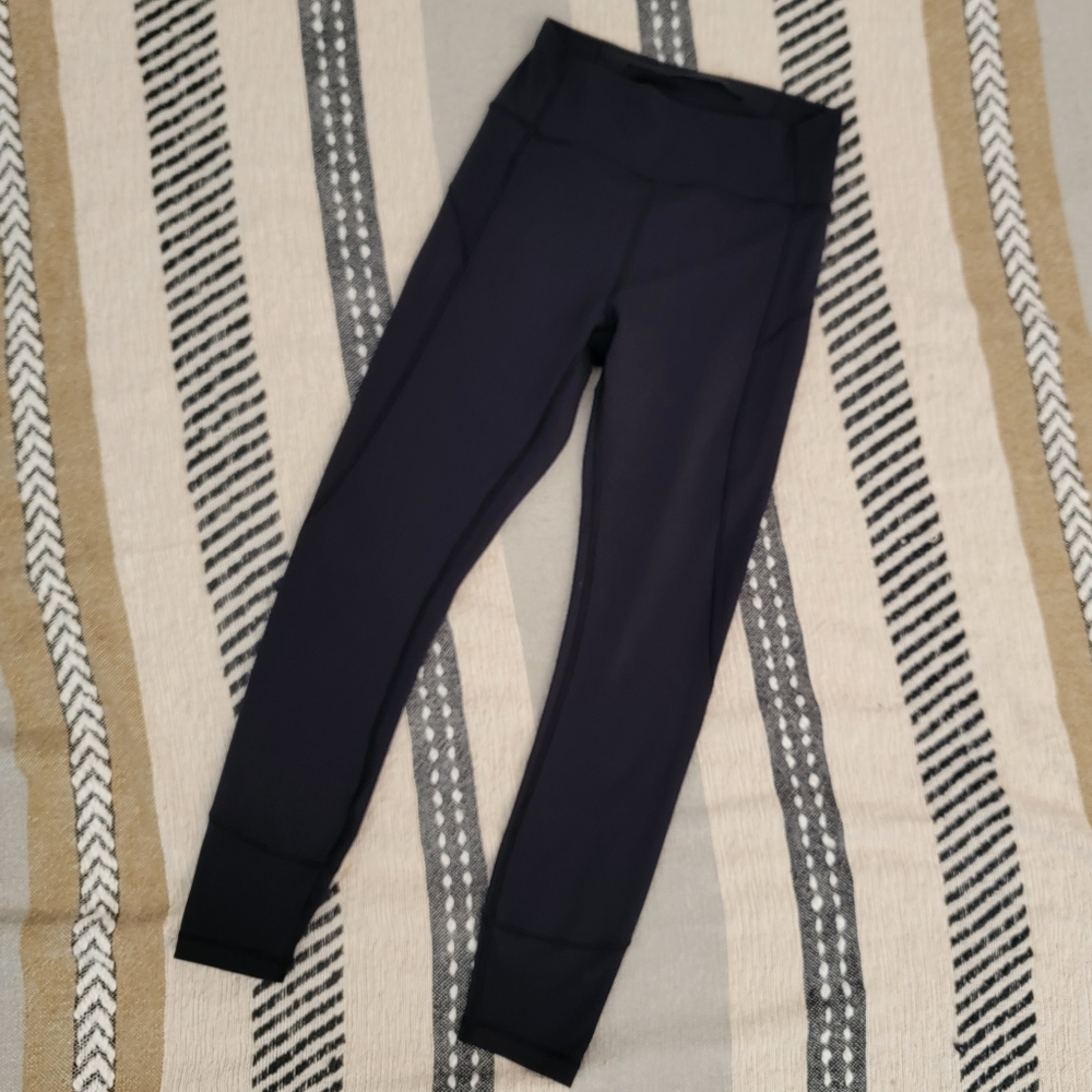 In Movement Lululemon 7/8 Leggings Everlux size 6